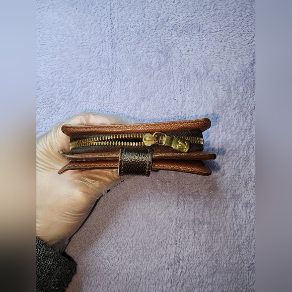 Authentic Louis Vuitton Monogram Compact Zippy - Picture 14 of 15